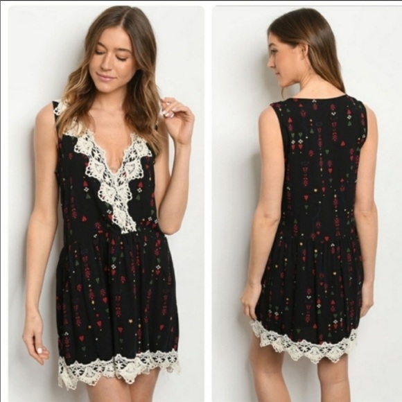 entro Dresses & Skirts - 🍭BOHO Tasseled Stripe Top